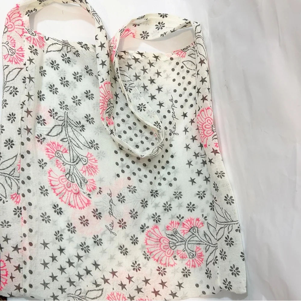 Free People White and Pink Floral Hobo Market Beach Bag Bohemian